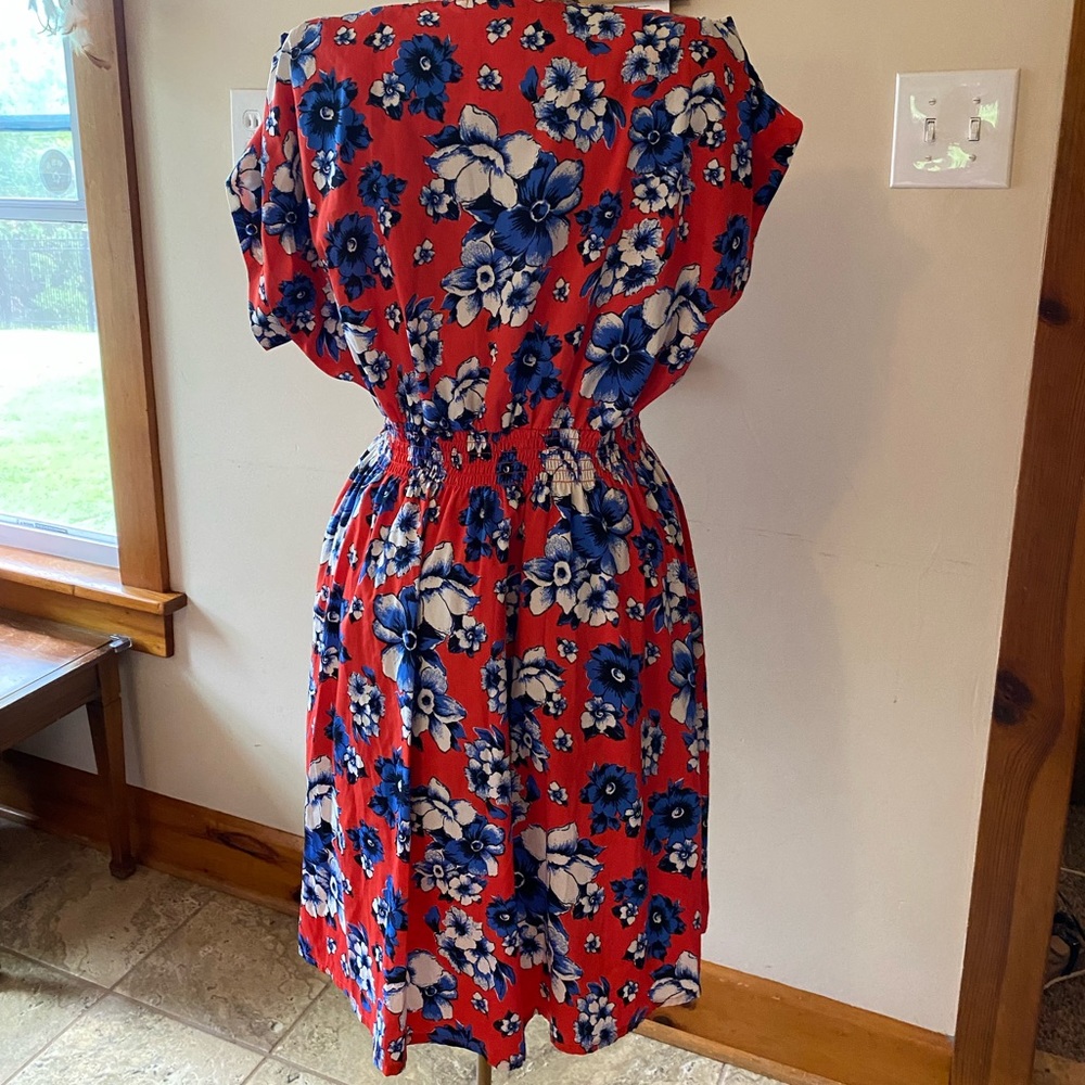 Red Midi Maternity Dress Hawaiian Floral Pattern - Picture 4 of 6